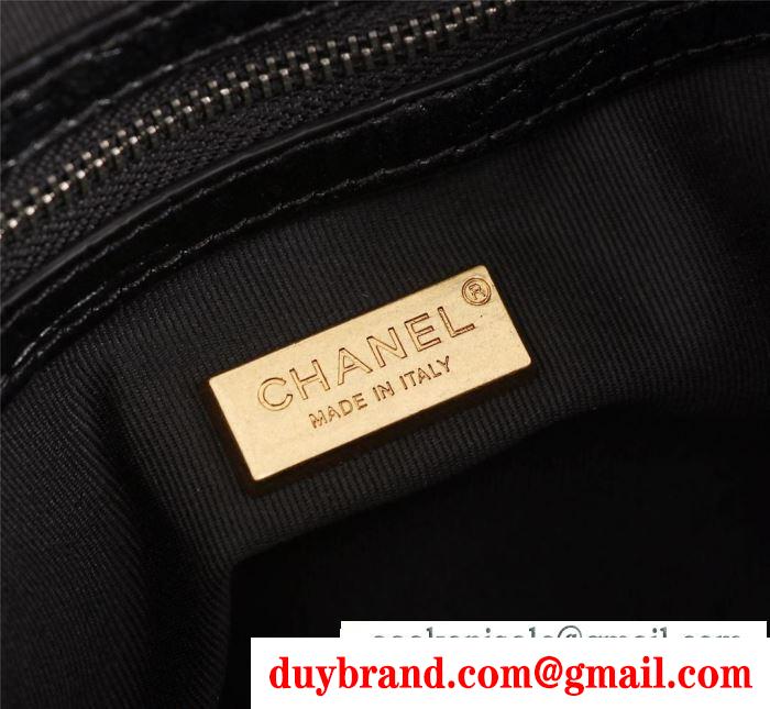 寒い季節の王道アイテム 2019秋冬におすすめ着こなし  chanel ポーチ 4色可選