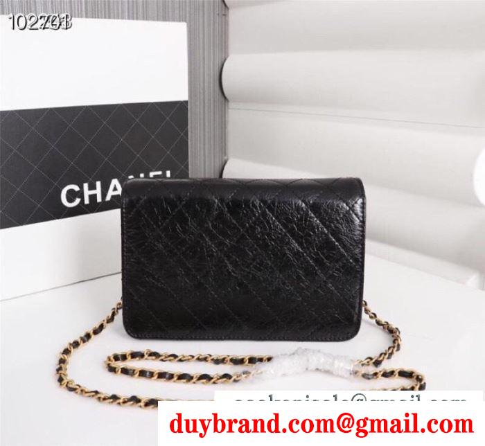 2019秋冬におすすめ着こなし 冬ファッションと相性抜群  chanel 斜め掛けバッグ 多色可選