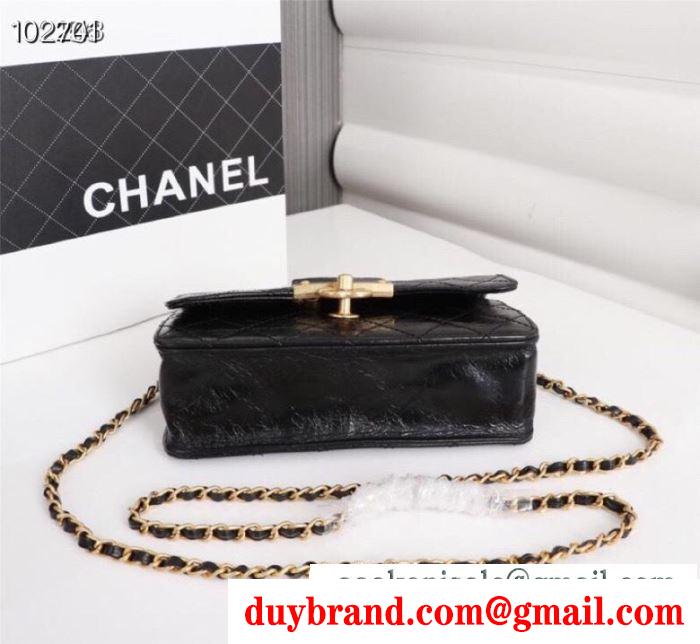 2019秋冬におすすめ着こなし 冬ファッションと相性抜群  chanel 斜め掛けバッグ 多色可選