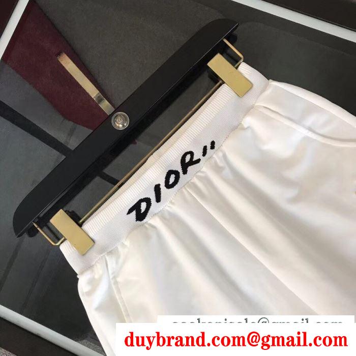 秋冬ファッションを明るくなる  ディオール DIOR 今年らしいトレンド感のある着こなしジャージ 2019秋冬におすすめ着こなし