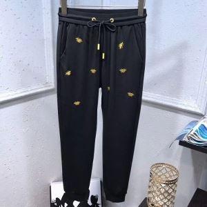 Jersey xuất hiện Dior vào mùa thu và mùa đông. Phong cách Dior là hoàn hảo cho mùa thu và mùa đông