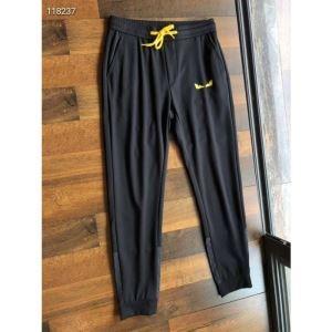 Dễ sử dụng trong tọa độ mùa thu. Tọa độ mùa thu và mùa đông Fendi Fendi Mùa thu / mùa đông Trent_fendi Fendi_ Thương hiệu giá rẻ (Lớp lớn nhất của )