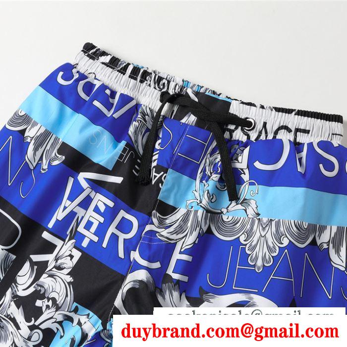 冬ファッションの定番 ヴェルサーチ VERSACE 季節感溢れる秋らしいコーデ ジャージ 簡単にトレンド感のある 簡単に秋冬の季節感をアップ