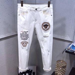 Versace thiết kế mùa thu / mùa đông này Versace Fall / Winter Fall và Winter Fall và Winter Jeans 2019 Fall / Winter Easy -Touse cho Corde tự nhiên