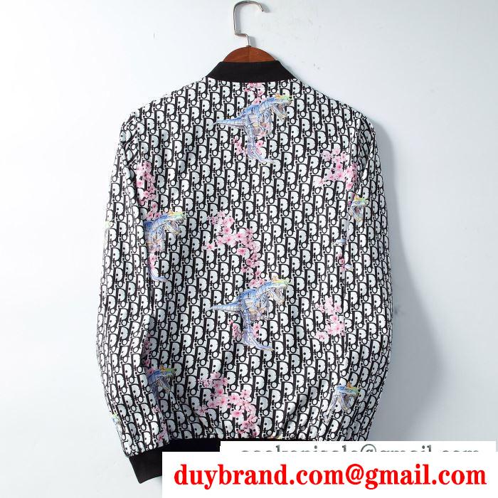 秋冬の色味が叶える華やかコーデ  ディオール 冬コーデの名脇役 DIOR 寒い季節の王道アイテム ハーフコート 秋冬らしいカジュアルな雰囲気を持つ