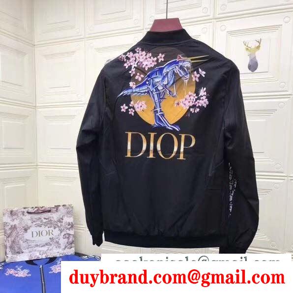 寒い季節の王道アイテム ディオール 秋冬らしいカジュアルな雰囲気を持つ dior 肌寒い季節に欠かせない2色可選 ハーフコート 冬ファッションの定番