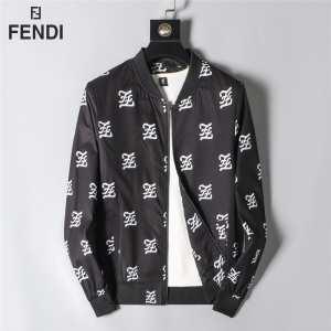 Blouson Fendi Fendi Fall / Winter cũng tạo ra một bầu không khí bình tĩnh được khuyến nghị vào mùa thu và mùa đông.