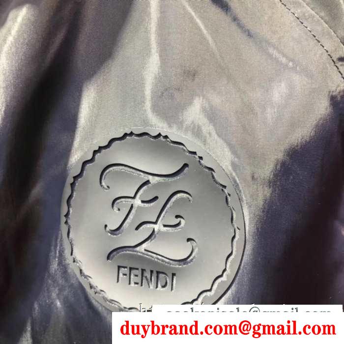 2019秋冬におしゃれな着こなし フェンディ fendi ブルゾン 落ち着いた秋冬ファッションを楽しむ