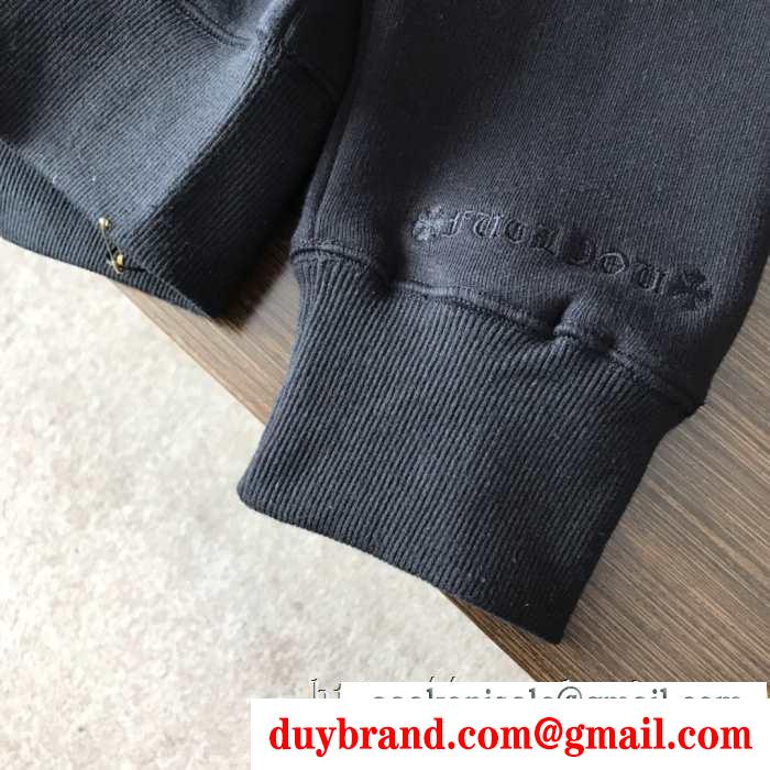 寒い季節の王道アイテム 2019秋冬におすすめ着こなし クロムハーツ chrome hearts パーカー