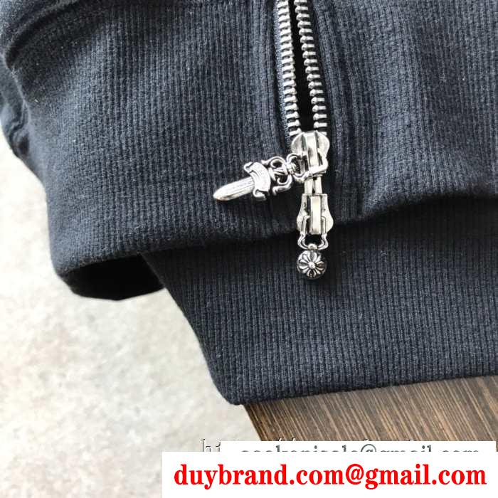 寒い季節の王道アイテム 2019秋冬におすすめ着こなし クロムハーツ chrome hearts パーカー