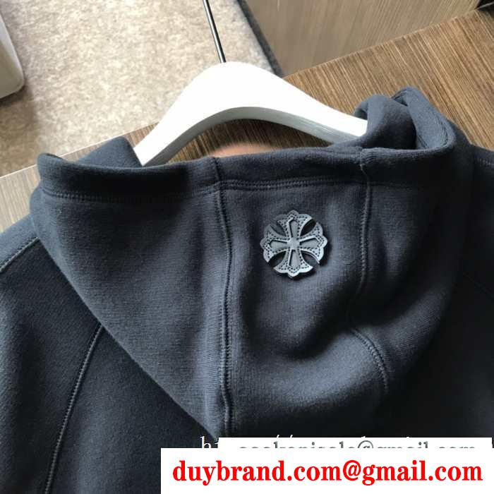 寒い季節の王道アイテム 2019秋冬におすすめ着こなし クロムハーツ chrome hearts パーカー