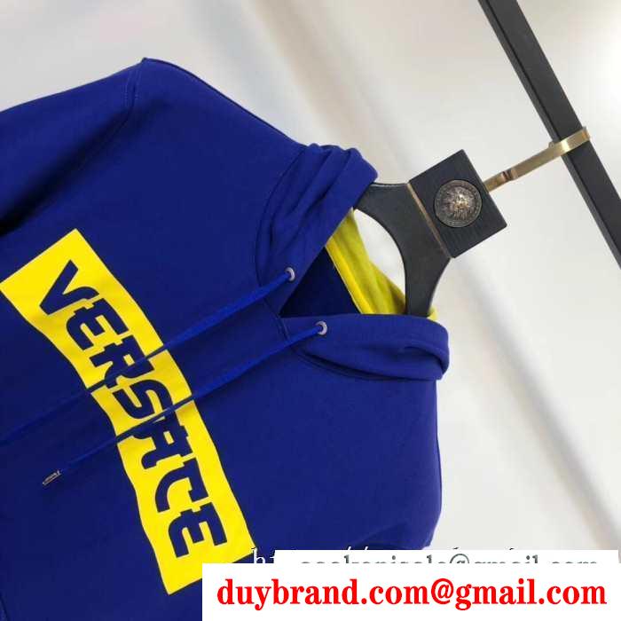 ヴェルサーチ versace パーカー 秋冬の季節感を取り入れたい時におすすめ 2019秋冬の必需品