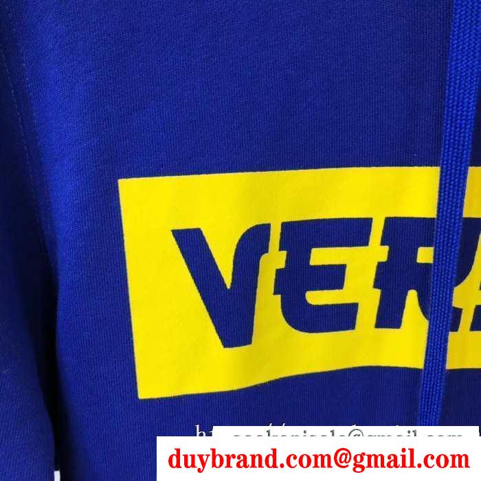 ヴェルサーチ versace パーカー 秋冬の季節感を取り入れたい時におすすめ 2019秋冬の必需品