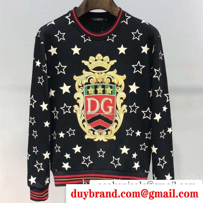 季節感溢れる秋らしいコーデ ルチェ＆ガッバーナ dolce&gabbana プルオーバーパーカー 2019秋冬におしゃれな着こなし