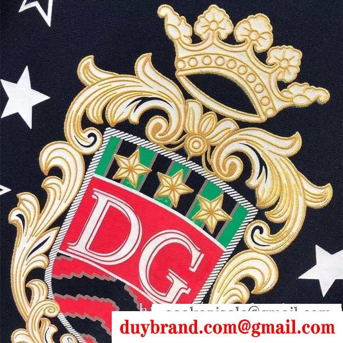 季節感溢れる秋らしいコーデ ルチェ＆ガッバーナ dolce&gabbana プルオーバーパーカー 2019秋冬におしゃれな着こなし