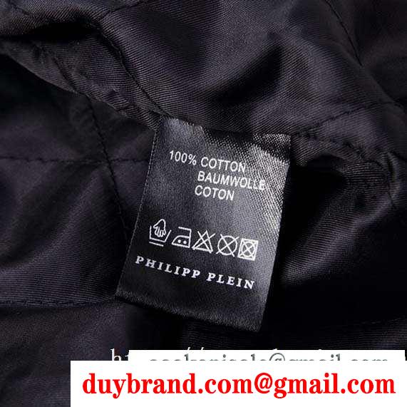 冬ファッションの定番 2019秋冬におしゃれな着こなし フィリッププレイン philipp plein デニムジャケット