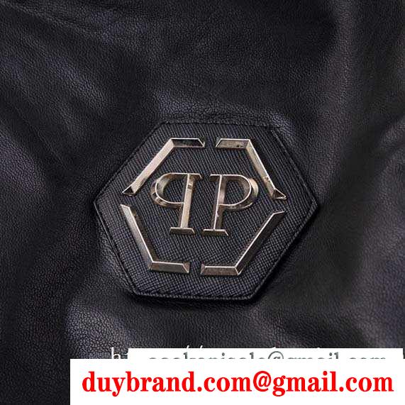冬ファッションの定番 2019秋冬におしゃれな着こなし フィリッププレイン philipp plein デニムジャケット