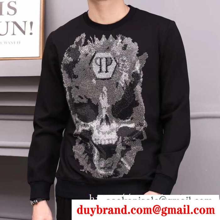 秋冬ナチュラルコーデに大活躍 2019秋冬におしゃれな着こなし フィリッププレイン philipp plein プルオーバーパーカー