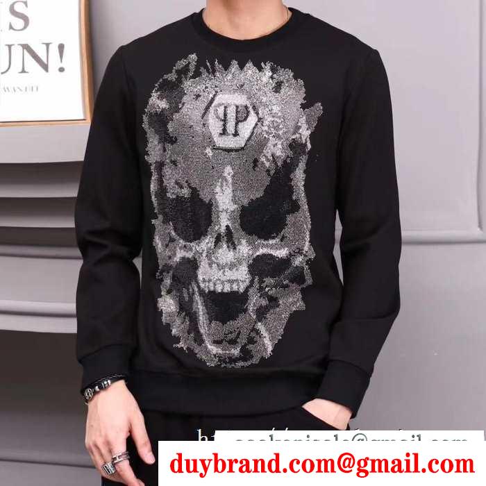 秋冬ナチュラルコーデに大活躍 2019秋冬におしゃれな着こなし フィリッププレイン philipp plein プルオーバーパーカー
