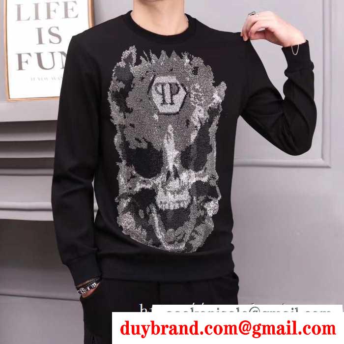 秋冬ナチュラルコーデに大活躍 2019秋冬におしゃれな着こなし フィリッププレイン philipp plein プルオーバーパーカー