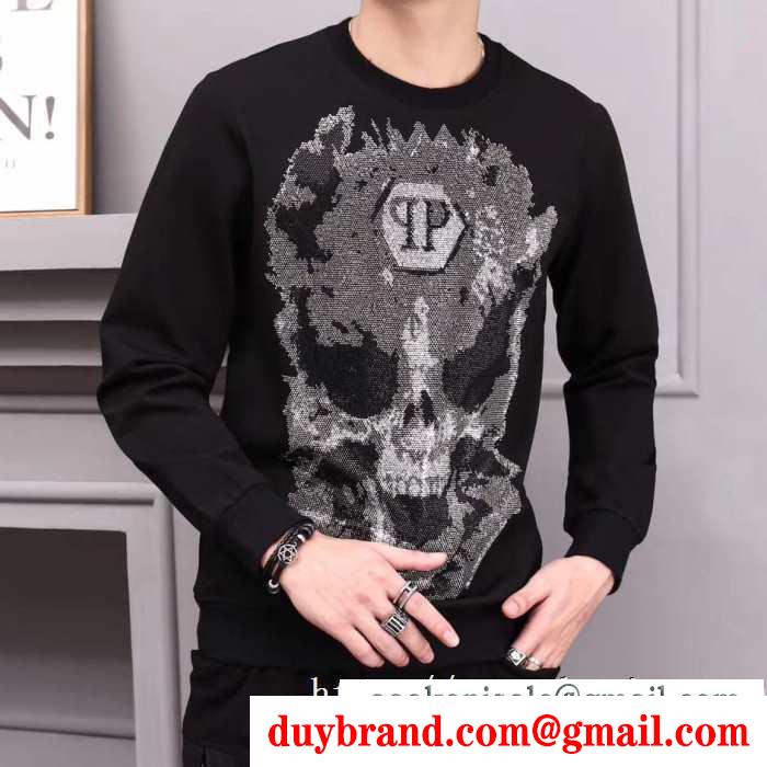 秋冬ナチュラルコーデに大活躍 2019秋冬におしゃれな着こなし フィリッププレイン philipp plein プルオーバーパーカー