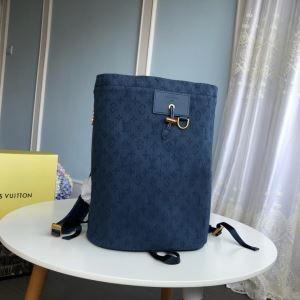Louis Vuitton Louis Vuitton Ru...