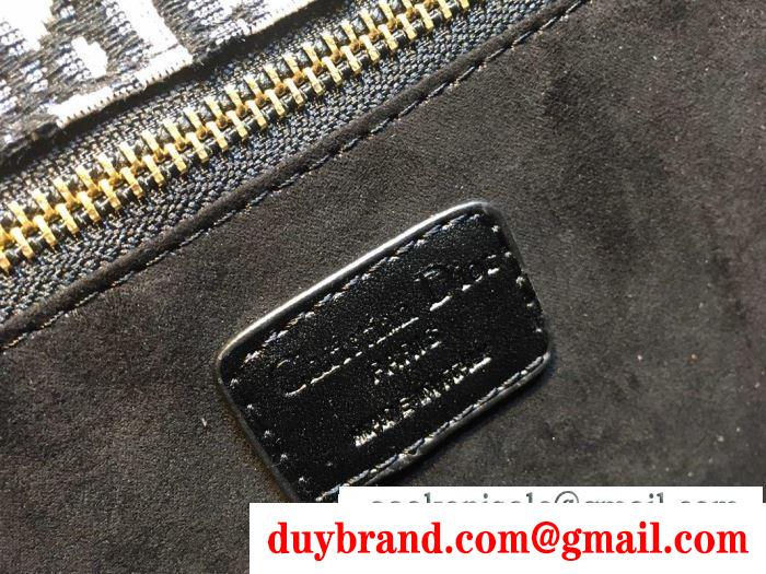 ディオール dior 斜め掛けバッグ 2019年秋冬最新のトレンド ふんわりまとって暖かお洒落