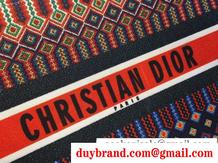 2019秋冬におすすめ着こなし ほっこりと温かみのある雰囲気に ディオール dior ハンドバッグ