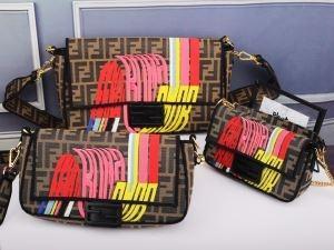 Một phong cách đẹp Fendi Fendi Túi treo đường chéo 2019 Trang phục thời trang vào mùa thu và mùa đông
