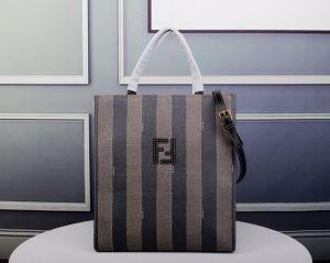 Túi xách Fendi Fendi có thể mặc đẹp vào giữa mùa đông 2019 mặc quần áo thời trang vào mùa thu và mùa đông