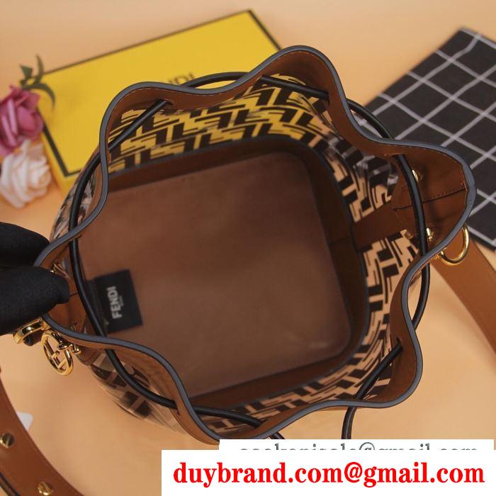2019秋冬におしゃれな着こなし フェンディ fendi 斜め掛けバッグ 2色可選 最新秋冬トレント