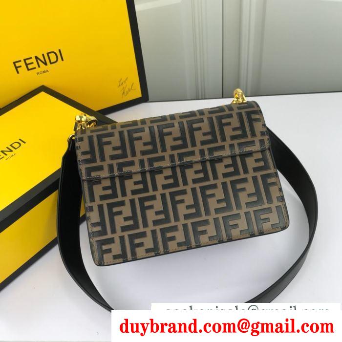 2019年秋冬最新のトレンド 冬で可愛くて楽チンな人気アイテム フェンディ fendi 斜め掛けバッグ 4色可選