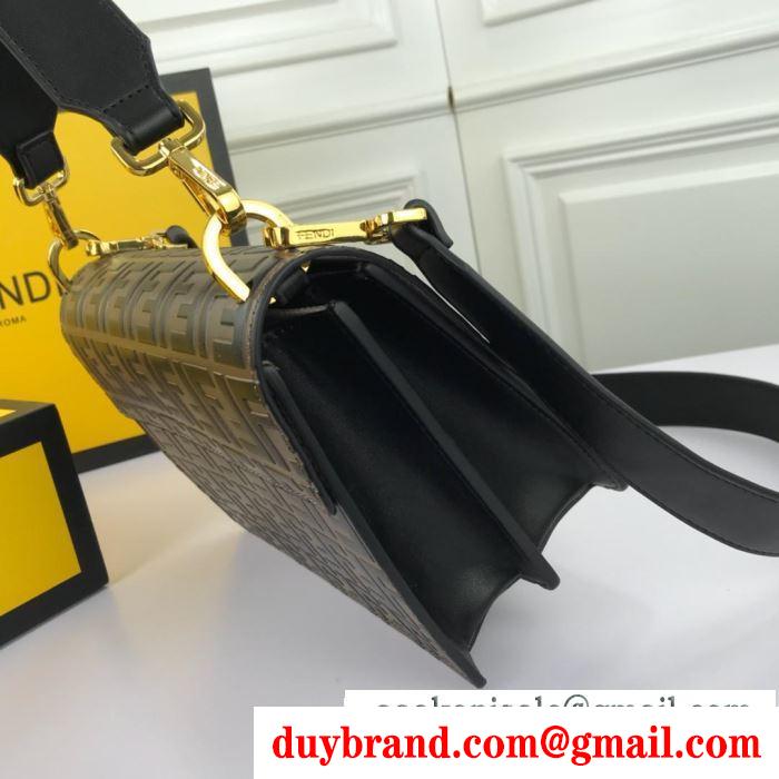 2019年秋冬最新のトレンド 冬で可愛くて楽チンな人気アイテム フェンディ fendi 斜め掛けバッグ 4色可選