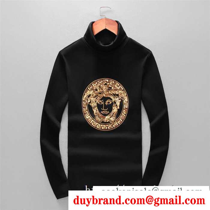 冬ファッションと相性抜群 ヴェルサーチ versace 長袖tシャツ 2019秋冬におすすめ着こなし