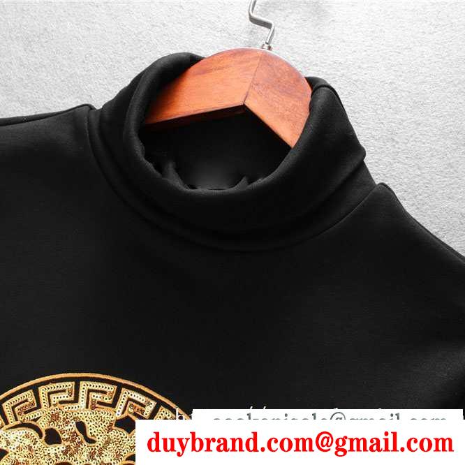 冬ファッションと相性抜群 ヴェルサーチ versace 長袖tシャツ 2019秋冬におすすめ着こなし