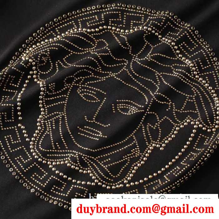 季節感溢れる秋らしいコーデ 2019秋冬の必需品 ヴェルサーチ versace 長袖tシャツ 2色可選