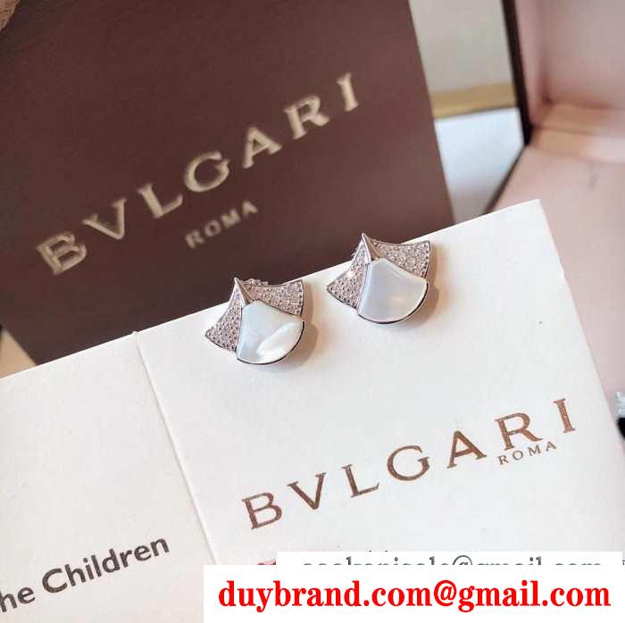 ブルガリ bvlgari 2019秋冬におしゃれな着こなし ピアス 冬のコーデも上品なイメージにしてくれる 2色可選 秋冬のコーデの強い味方