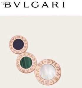 Bulgari Bvlgari dễ dàng di chuyển và hoa tai kiểu dễ dàng làm sinh động tâm trạng mùa đông của mùa đông.