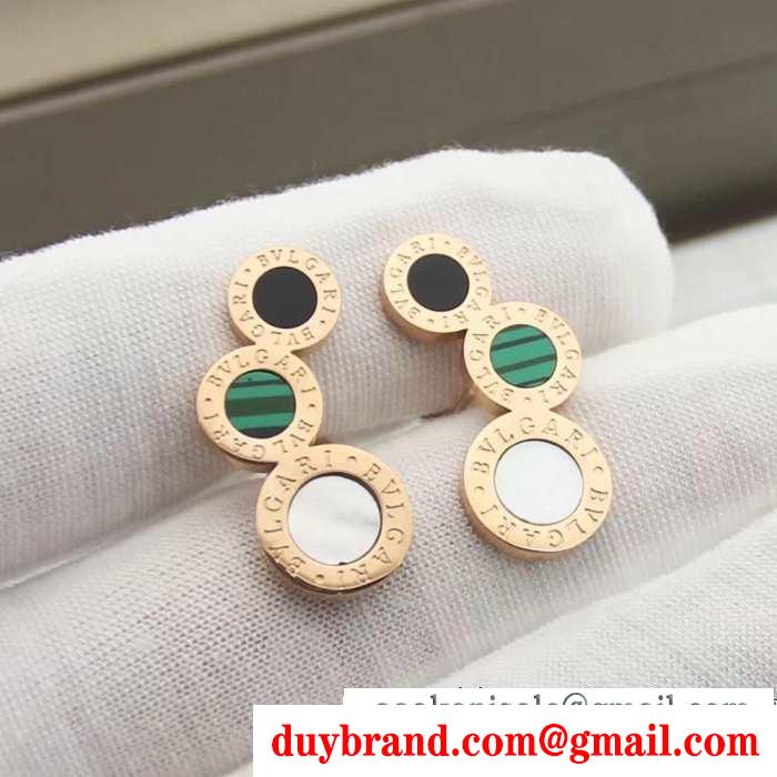 ピアス 寒い季節の王道アイテム ブルガリ BVLGARI 秋冬らしいカジュアルな雰囲気を持つ 3色可選 華やかに魅せる秋冬コーデ