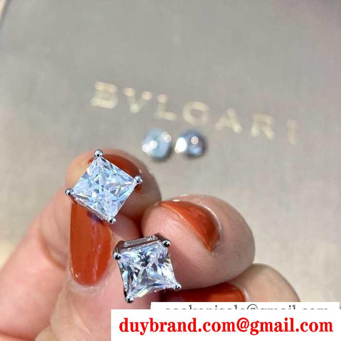 ピアス 秋めいたコーデに仕上げる  ブルガリ 冬ファッションコーデの幅も広がる BVLGARI 真冬でおしゃれに着こなす
