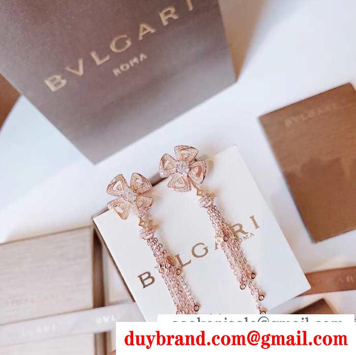 冬ファッションと相性抜群 ブルガリ bvlgari 秋冬らしい落ち着いた雰囲気も演出 2色可選 ピアス 上品な秋冬コーデに仕上げる