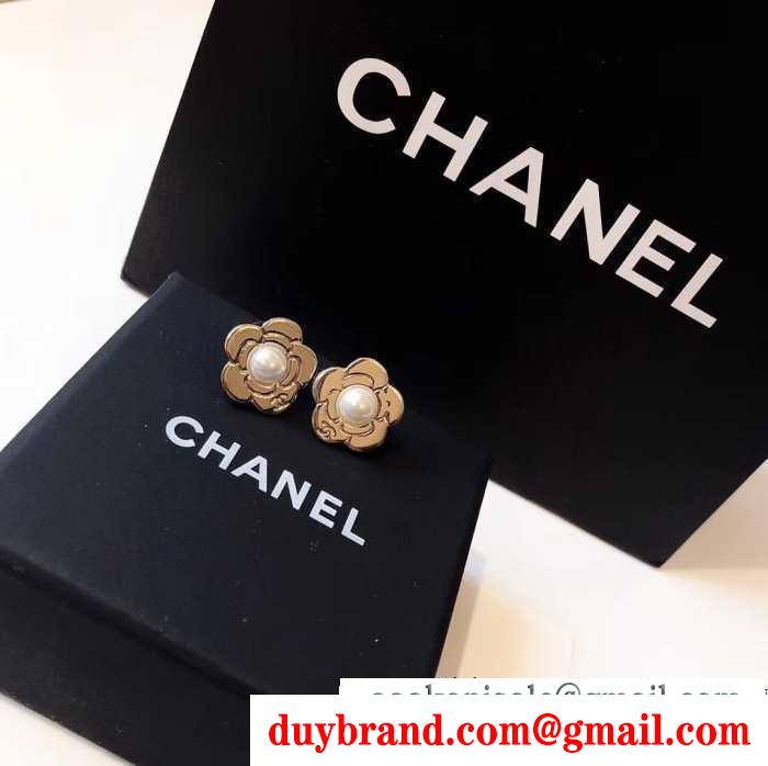 ピアス 2019年秋冬最新のトレンド  この秋トレンドに合わせる着こなし chanel この冬にしたい素敵なスタイル