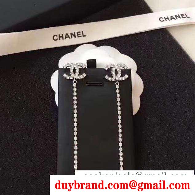 ピアス 程よい抜け感を演出  冬コーデが華やぐ本命 chanel 冬で可愛くて楽チンな人気アイテム