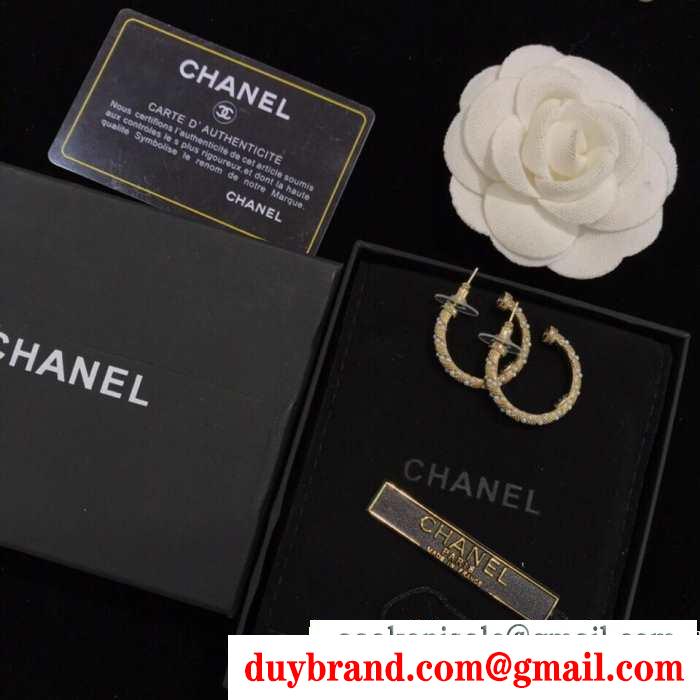 簡単に秋冬の雰囲気を演出 ピアス 秋のおしゃれをもっと楽しめる  chanel 今年の秋冬のトレンドも意識