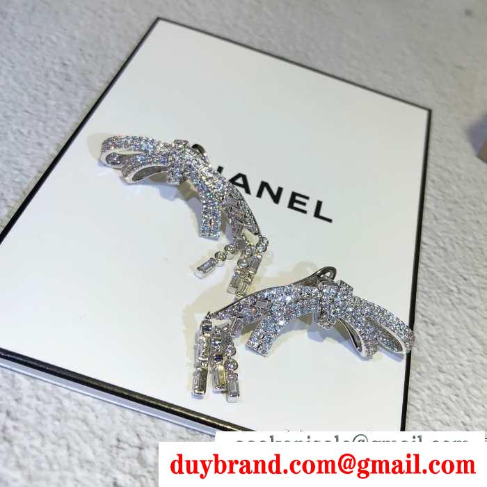 ピアス 秋のコーデで使いやすい  一気にトレンド感が出す chanel 遊び心たっぷり秋冬コーデ 着こなしの幅が広がる
