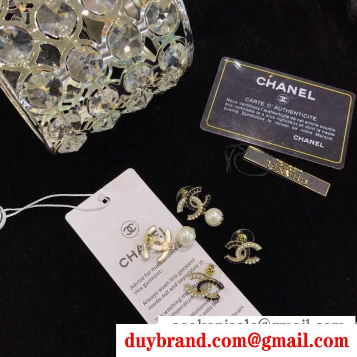 この秋で旬のスタイルを楽しむ chanel 秋冬のコーデの強い味方 ピアス 秋冬の色味が叶える華やかコーデ