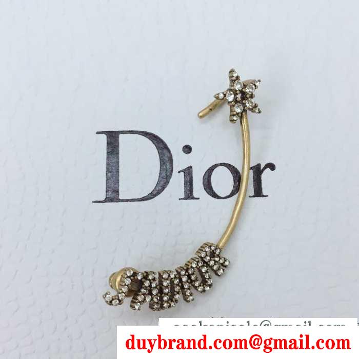 秋冬ナチュラルコーデに大活躍  ディオール 秋冬にきちんと感も漂うはスタイリング DIOR 今回の秋冬に欲しいスタイル  ピアス