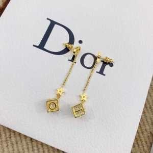 Dễ dàng sử dụng trong trang phục mùa thu mang lại cảm giác về xu hướng ở một phần lớn của các tọa độ mùa thu và mùa đông 2 -Molored Piercings _ Dior _ Dior_ Thương hiệu giá rẻ (Lớp lớn nhất của )