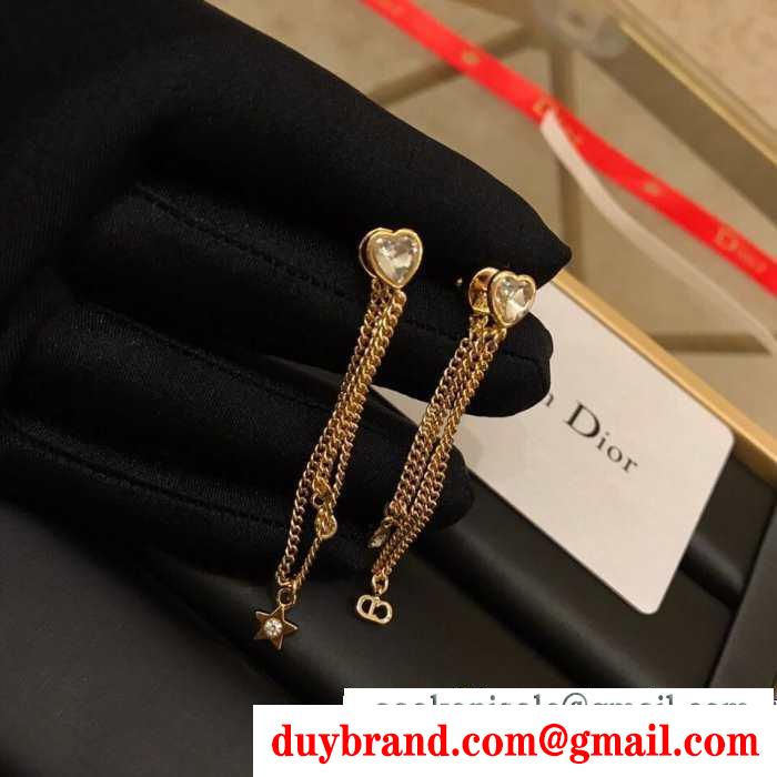 冬の最旬コーデに仕上げる  ディオール この秋の主役となった DIOR ピアス 秋冬ファッションのマストアイテム
