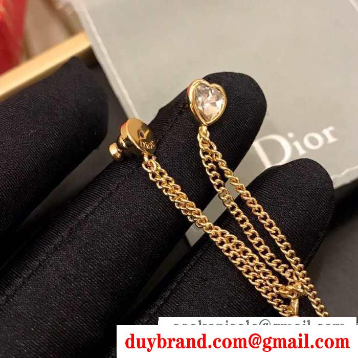 冬の最旬コーデに仕上げる  ディオール この秋の主役となった DIOR ピアス 秋冬ファッションのマストアイテム